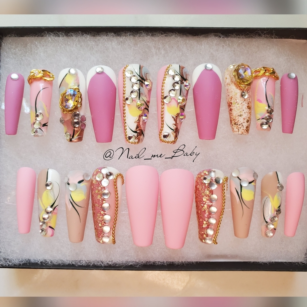 Luxurious press-on Nails - Picture 9 of 16